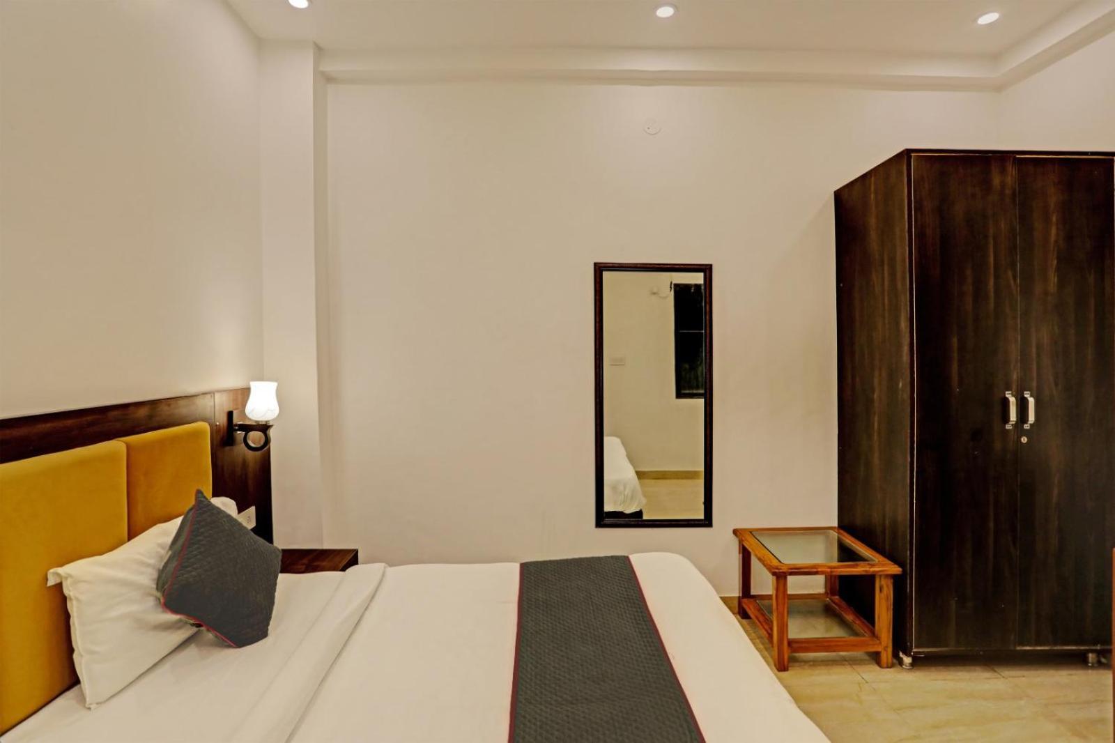 Hotel Golden Prime King New Delhi Exterior foto